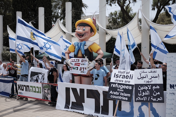 A counter demonstration led by right-wing activists next to a pro-Palestinian rally at Tel Aviv University in May of 2016. (Tomer Neuberg/Flash90)