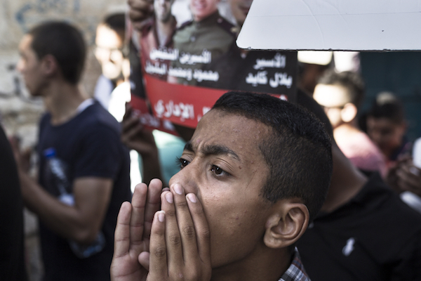 A Palestinian teen at a protest in solidarity with hunger-striking Palestinian prisoners in Israel, September 13, 2016. (Sebi Berens/Flash90)