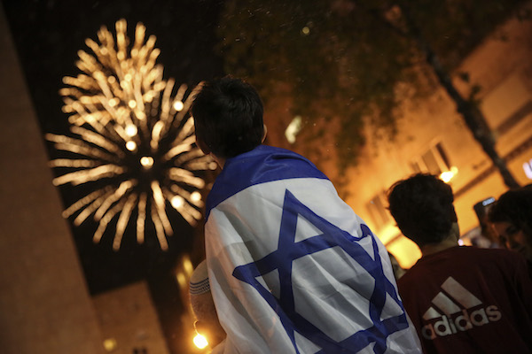 Israelis covered fireworks in central Jerusalem on Independence Day, May 5, 2014. (Hadas Parush/Flash 90)