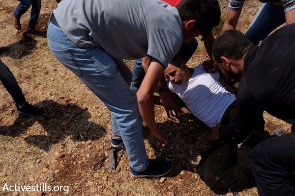 Saba Abu Ubeid, moments after being shot by an Israeli sniper, May 12, 2017. Ubeid was pronounced dead in hospital shortly after. (Miki Kratsman/Activestills.org)