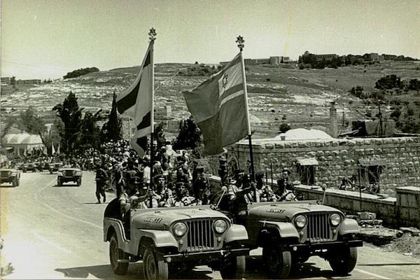 Two IDF jeeps drive in a parade through Jerusalem, 1968. (A. Eisenberg/Lehava Kiryat Mozkin, CC 2.5)
