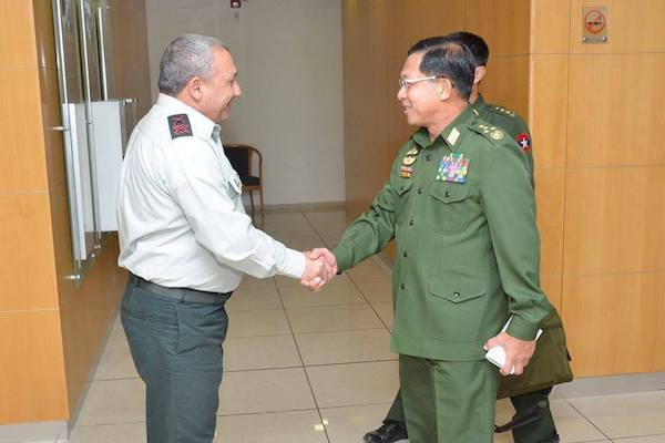 Commander in Chief of the Myanmar military, Min Aung Hlaing, meets with IDF Chief of Staff Gadi Eizenkot during a trip to Israel, September 9, 2015. (SF Min Aung Hlaing’s Facebook)