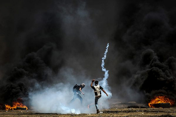 Palestinian protesters during clashes with Israeli forces along the border with the Gaza strip east of Gaza City on May 11, 2018. (Abed Rahim Khatib/Flash90)