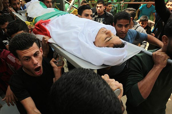 Mourners carry the body of 15-year old Palestinian Jamal Afana, during his funeral in Rafah, southern Gaza Strip, on May 13, 2018. Jamal who was shot in the head by Israeli forces  near Rafah in southern Gaza on May 11, succumbed to his wounds the next day. (Abed Rahim Khatib/ Flash90)