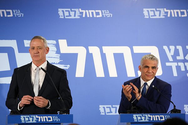 Benny Gantz and Yair Lapid of the Blue and White party give a joint a statement in Tel Aviv on February 21, 2019. (Photo by Noam Revkin Fenton/Flash90)