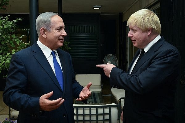 Prime Minister Benjamin Netanyahu meets with British Foreign Minister Boris Johnson at the Prime Minister's House in Jerusalem on September 30, 2016. (Kobi Gideon / GPO)