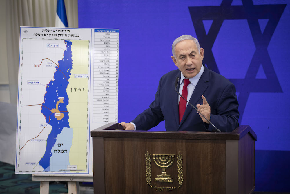 Prime Minister Benjamin Netanyahu stands beside a map of the occupied Jordan Valley during a press conference in the run up to the second elections of 2019, Ramat Gan, September 10, 2019. (Hadas Parush/Flash90)