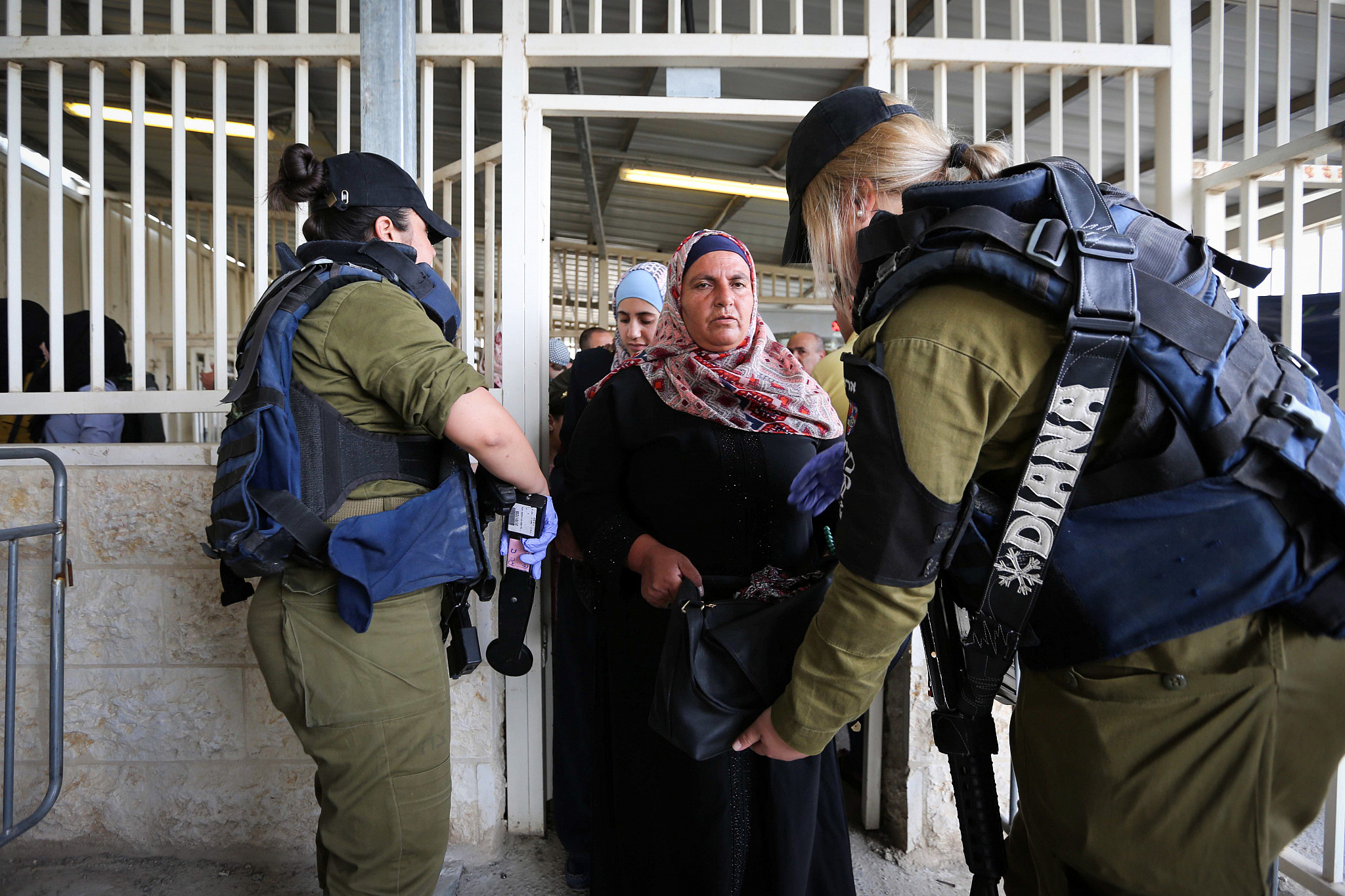 Palestinians make their way through an Israeli checkpoint to attend Friday prayers in Jerusalem's Al-Aqsa mosque, near the West Bank city of Bethlehem, on May 24, 2019. (Wisam Hashlamoun/Flash90)