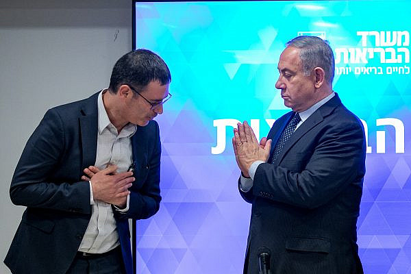 Israeli prime minister Benjamin Netanyahu and Director General of the Ministry of Health Moshe Bar Siman Tov hold a press conference about the coronavirus COVID-19, at the Ministry of Health in Jerusalem, on March 4, 2020. (Olivier Fitoussi/Flash90)