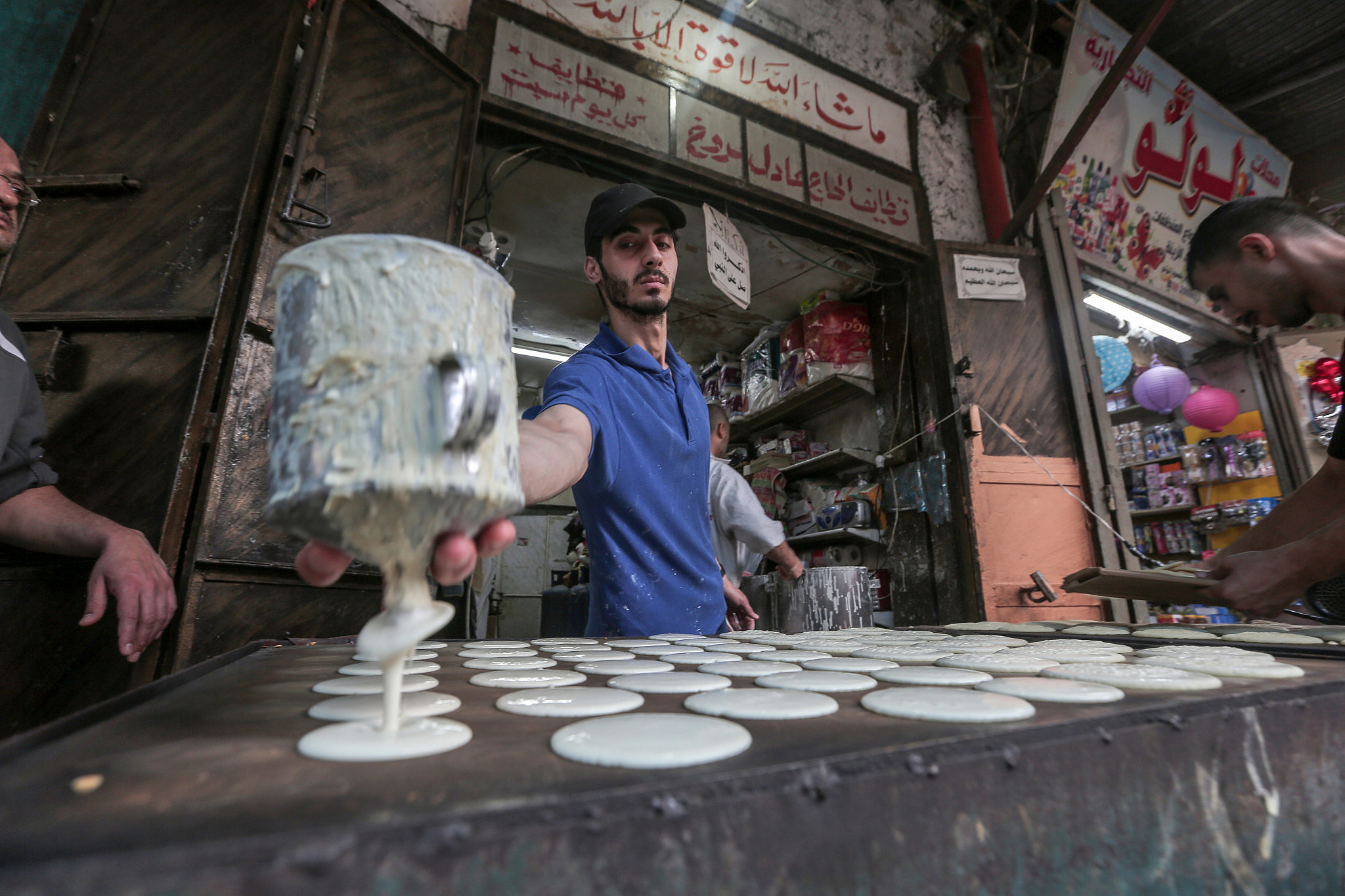 The coronavirus compounded the economic crisis in Gaza. For Abu Mahmoud, reducing the price of qatayef has not helped sales. Gaza City, April 27, 2020. (Mohammed Zaanoun)