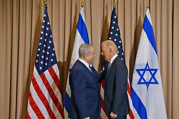 Israeli Prime Minister Benjamin Netanyahu meets with U.S. Vice President Joe Biden, at the annual meeting of the World Economic Forum in Davos on January 21, 2016. (Haim Zach/GPO)