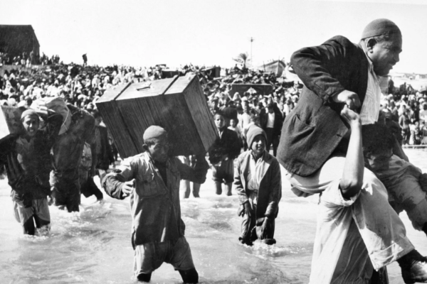 Palestine refugees initially displaced to Beach camp in Gaza board boats to Lebanon or Egypt during the first Arab-Israeli war, 1949 (UN Archives Photo/Hrant Nakashian)