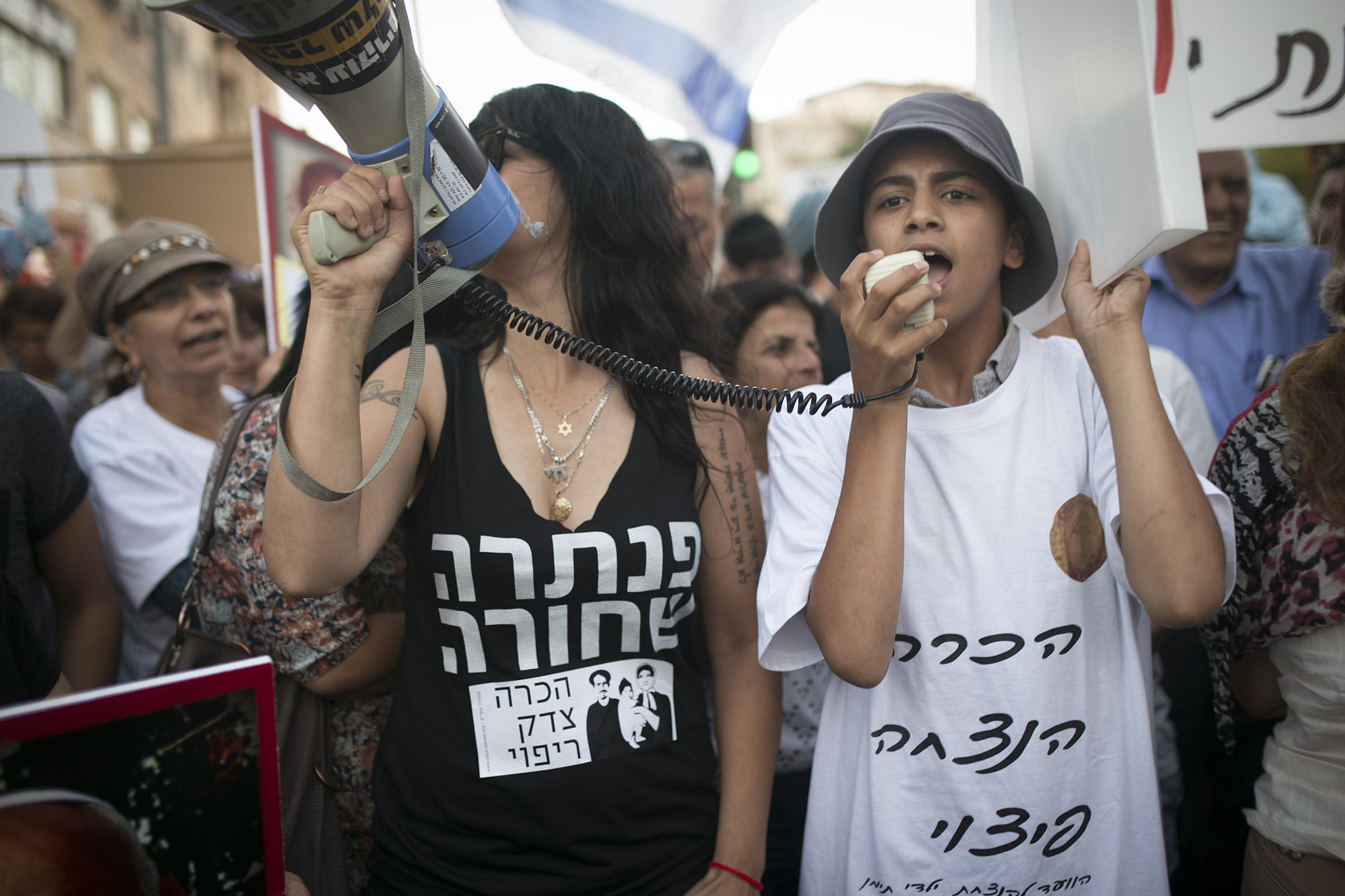 Israeli Jews protest for the recognition and investigation of the systematic kidnapping of Yemeni Jewish children from their parents by Israeli hospitals and institutions during the 1950's, West Jerusalem, June 21, 2017. (Shiraz Grinbaum/Activestills.org)
