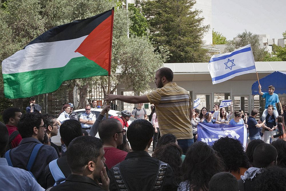 Palestinian students at the Hebrew University of Jerusalem protest a violent escalation that followed Nakba Day, while Jewish Israeli students counter-protest opposite them, May 16, 2011. (Ruben Salvadori/Flash 90)