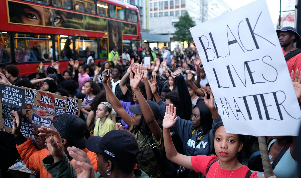 Black Lives Matter protesters in London gather following the police shootings of Philando Castile and Alon Sterling in the United States, July 8, 2016. (Alisdare Hickson/CC BY-NC 2.0)