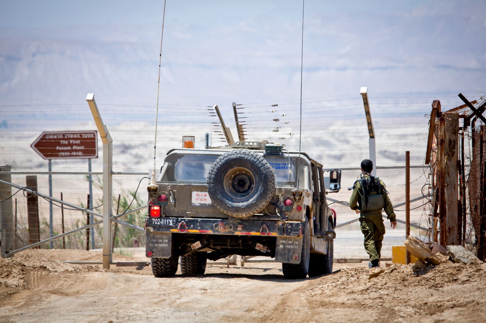Israeli soldiers patrol near Beit HaArava, an Israeli settlement and kibbutz in the West Bank, located near the Dead Sea and Jericho at the Beit HaArava Junction. May 6, 2015. (Moshe Shai/Flash90)