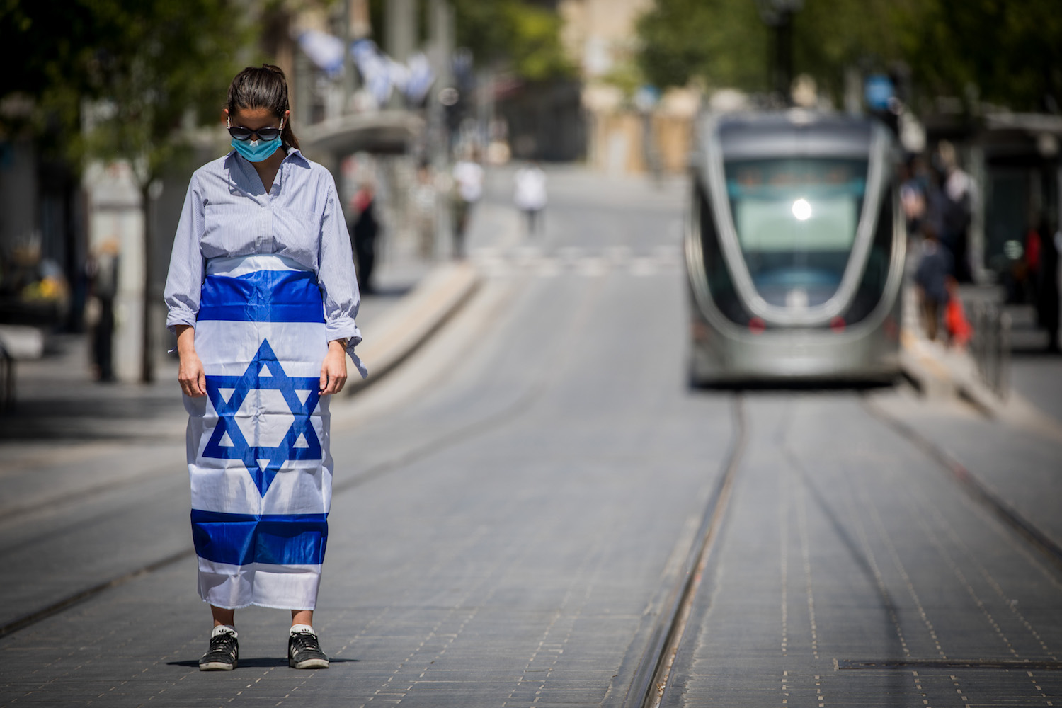 People stand still during the siren marking Memorial Day, Jerusalem, April 28, 2020. (Yonatan Sindel/Flash90)