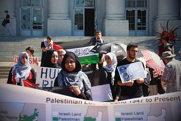 Protest by Students for Justice in Palestine at UC Berkeley, Sep. 23, 2014. (Ariel Hayat/Flickr)