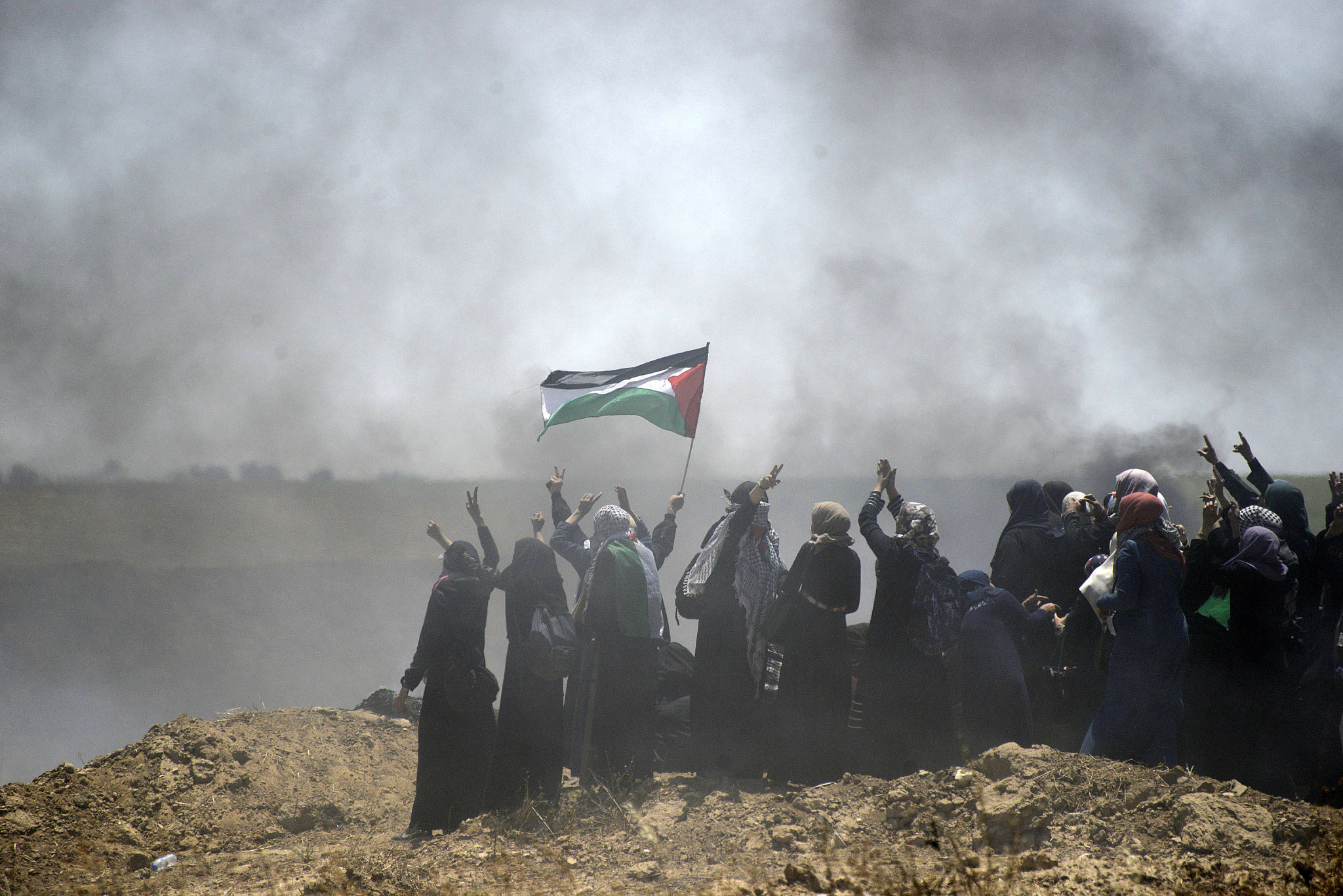 A group of Palestinian women demonstrate during a protest on the Gaza border, May 14, 2018. (Mohammed Zaanoun/Activestills.org)