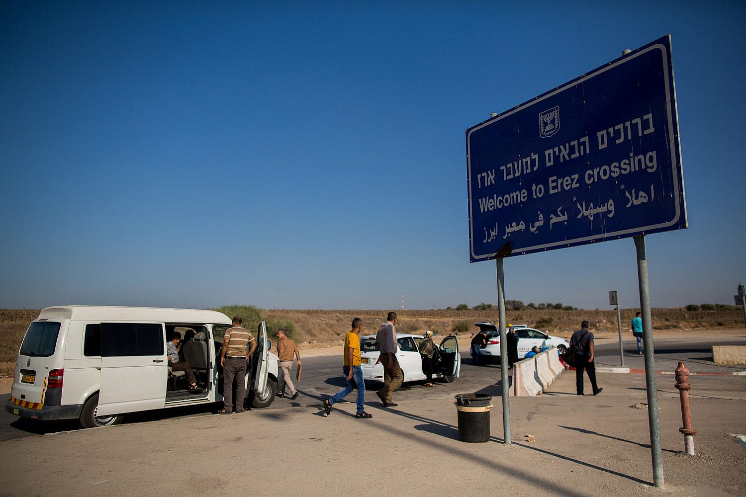 Palestinians arrive to cross into Gaza at the Erez Crossing between Israel and Gaza, September 3, 2015. (Yonatan Sindel/Flash90)
