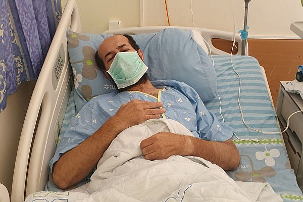Palestinian administrative detainee Maher al-Akhras, 49, in Kaplan Medical Center, Rehovot, where is on day 73 of a hunger strike. (Oren Ziv/Activestills)