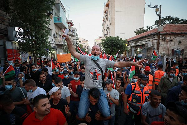 Palestinians protest against the agreement to establish diplomatic ties between Israel and the United Arab Emirates, in the West Bank city of Ramallah, September 15, 2020. (Flash90)
