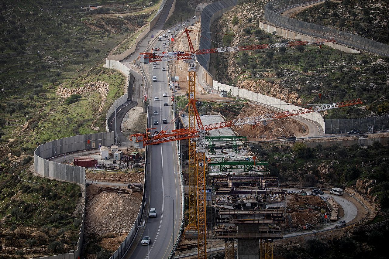 A general view of the construction work on the Tunnel Road, as seen from the Gilo settlement, December 15, 2020. (Yonatan Sindel/Flash90)