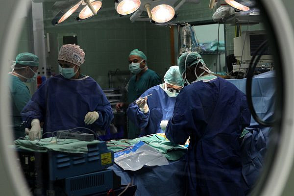 Illustrative photo of doctors in Israel during surgery. (Nati Shohat/Flash90)