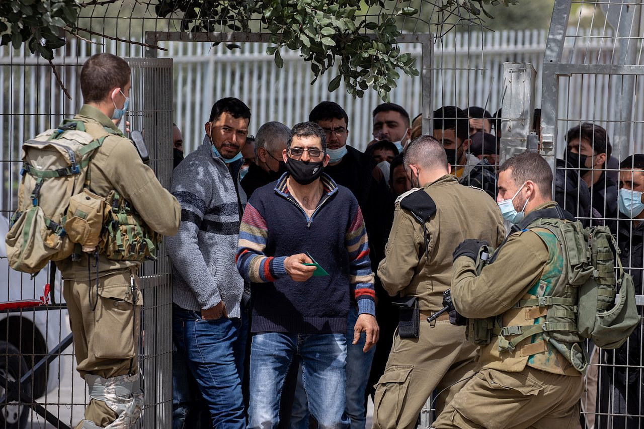 Palestinian laborers with a permit to work in Israel arrive to receive a COVID-19 vaccine in a temporary medical facility at Checkpoint 300 in Jerusalem on March 9, 2021. (Olivier Fitoussi/Flash90)