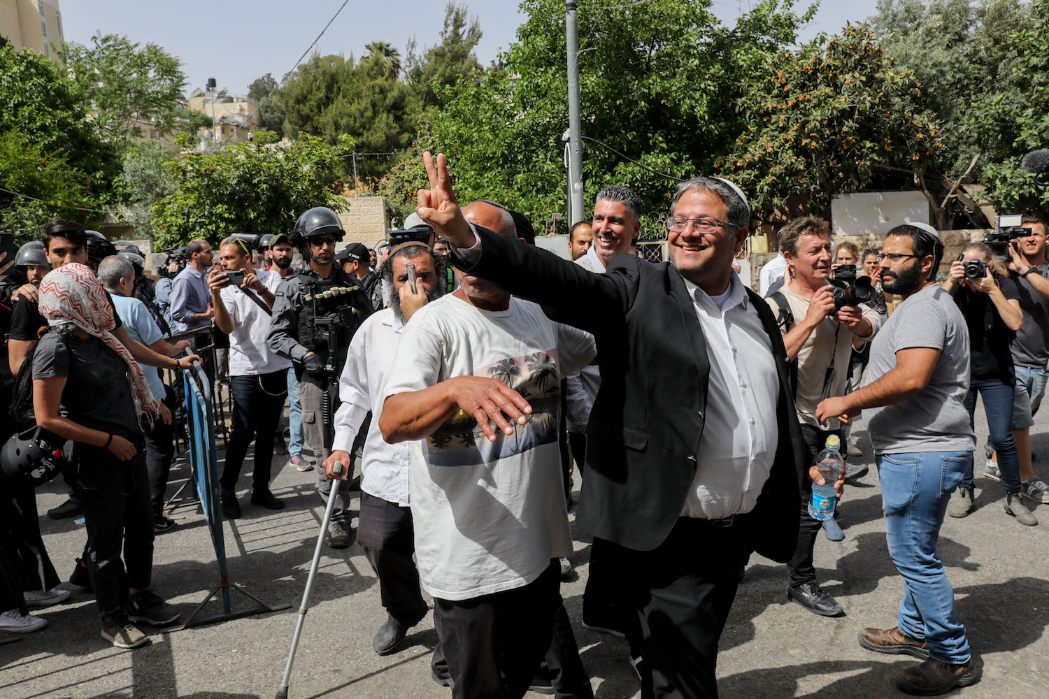 MK Itamar Ben Gvir and members of his far-right Religious Zionist Party visit the East Jerusalem neighborhood of Sheikh Jarrah to show support for settlers trying to evict Palestinians there, May 10, 2021 (Olivier Fitoussi/Flash90)