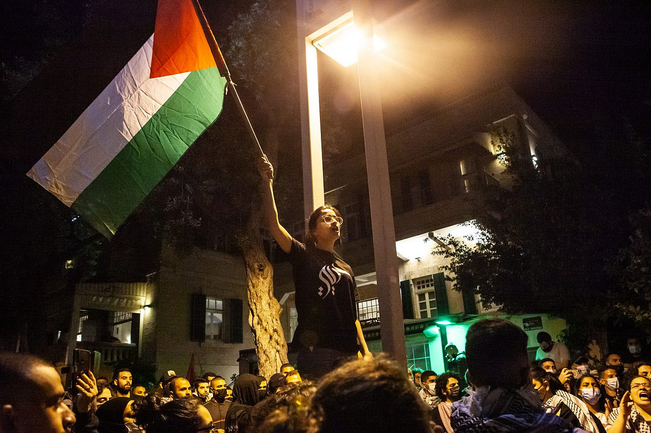 Palestinian citizens of Israel demonstrate in downtown Haifa in solidarity with Gaza and Jerusalem, May 11, 2021. (Mati Milstein)