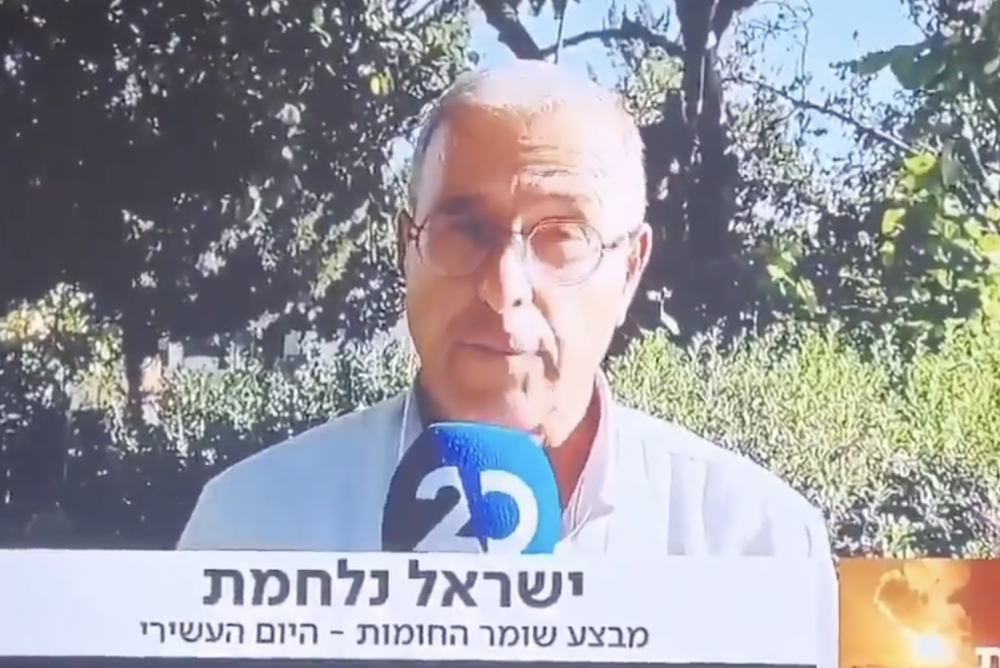 Military correspondent Kobi Finkler during a live broadcast on Channel 20 in which he lamented the lack of 'mass casualties' in the Palestinian city of Shefa-'Amr, after a rocket launched from Lebanon landed there. (Screenshot)