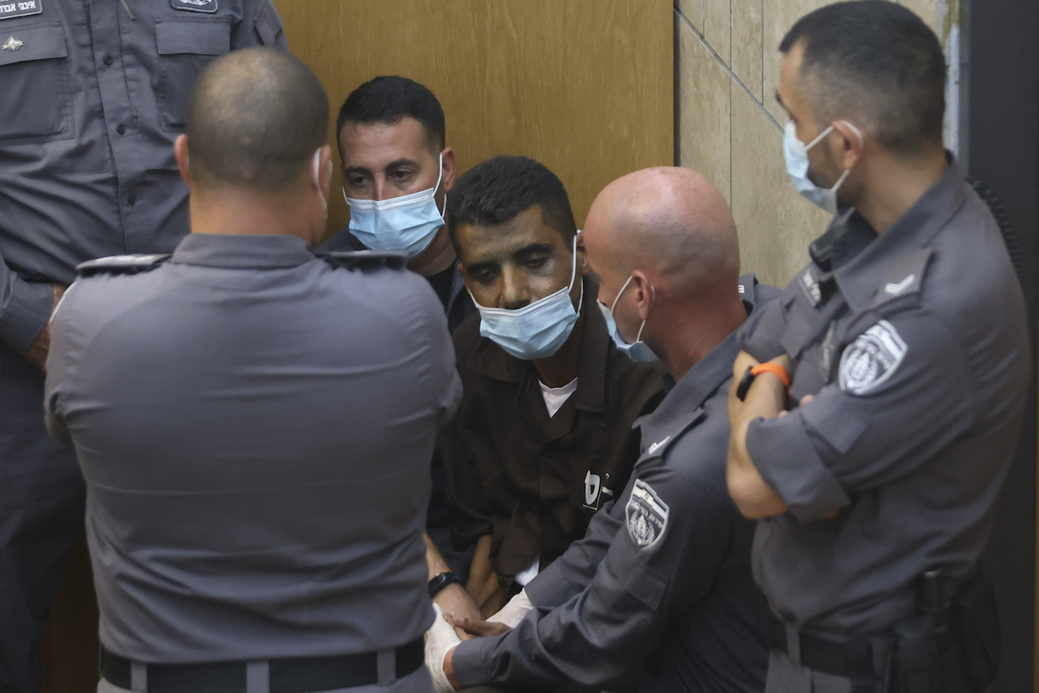 Настоящие террористы сбежали. Закария Зубейди Лидер палестинских заключенных.