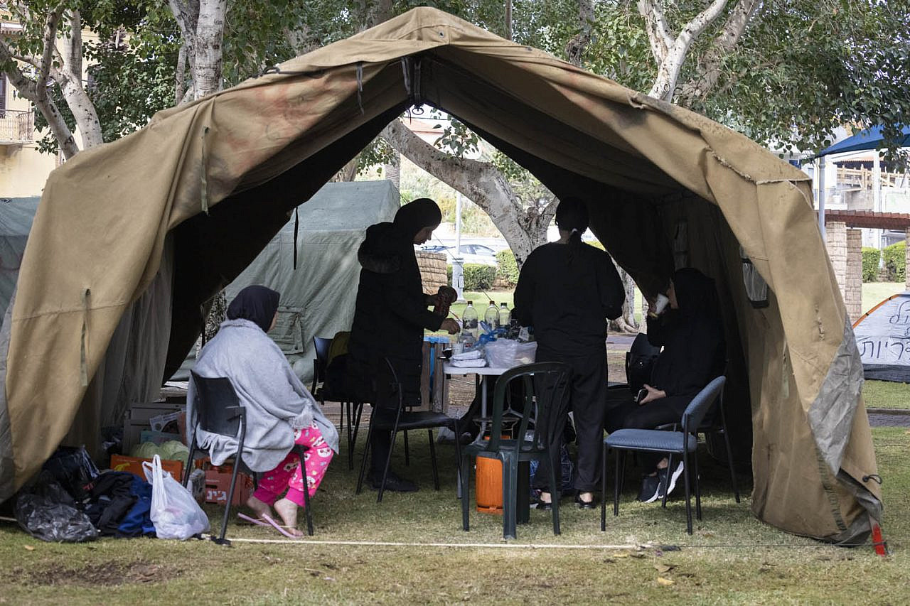 A group of single mothers erected tents at a public park in Jaffa, in protest of racialized gentrification and rising rents in the city, November 19, 2021. (Oren Ziv)