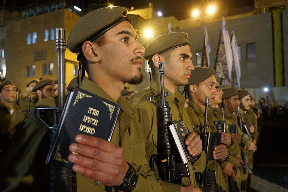 Soldiers from the Kfir Brigade at an IDF swearing-in ceremony at the Western Wall, Jerusalem, December 24, 2015. (Israel Defense Forces/CC BY-NC 2.0)