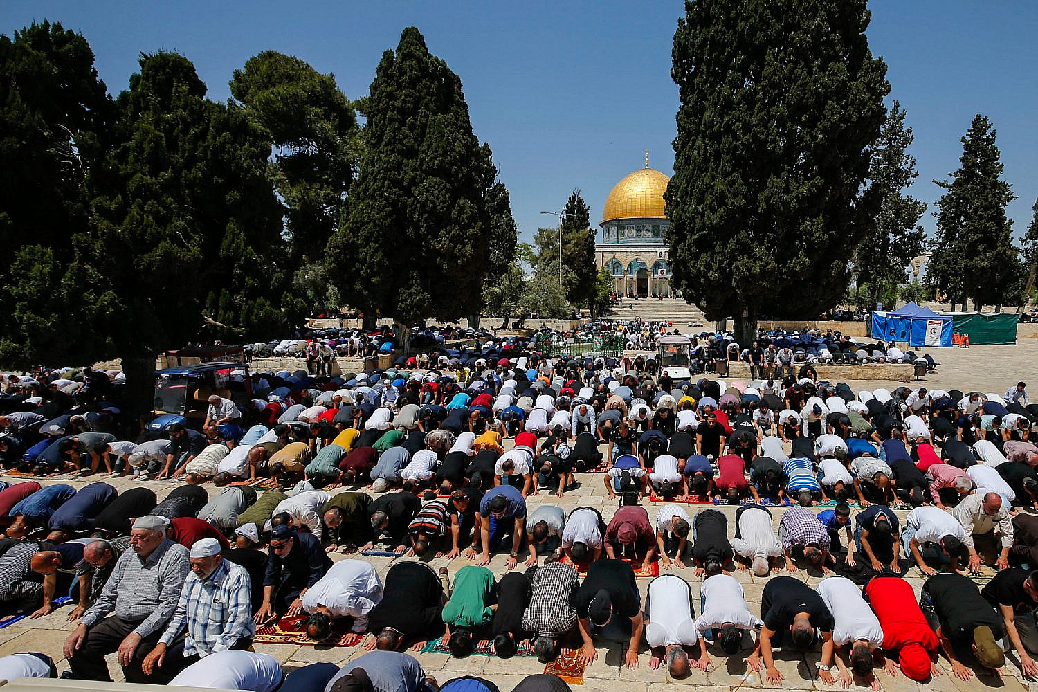 Muslims attend Friday prayers on the second Friday of the holy month of Ramadan, at Al Aqsa mosque, in Jerusalem's Old City, April 23, 2021. (Jamal Awad/Flash90)