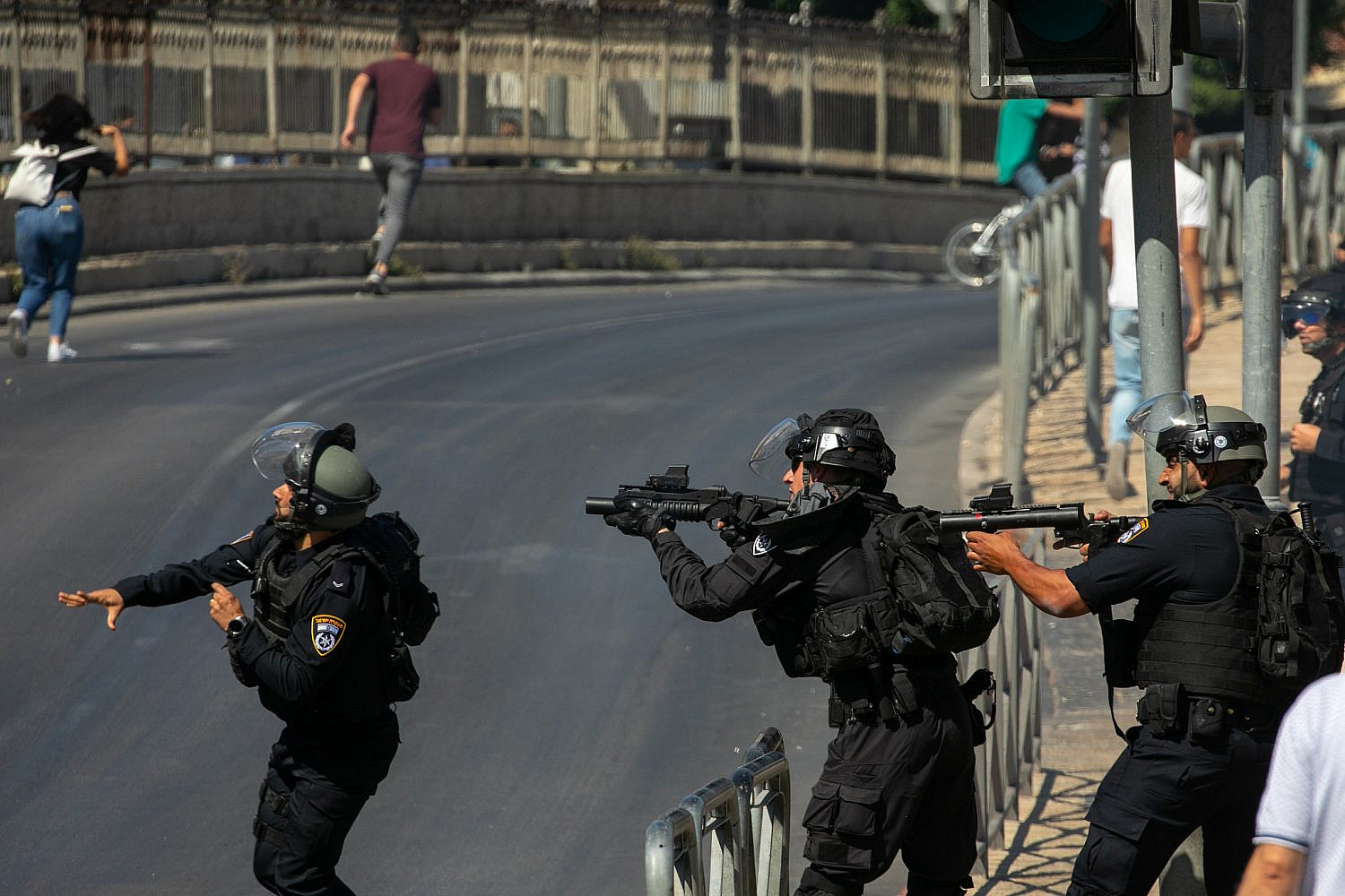 Israeli police officers seen during clashes with protesters at Damascus Gate in Jerusalem's Old City, May 18, 2021. (Olivier Fitoussi/Flash90)