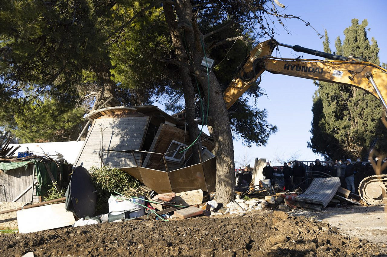 An excavator belonging to the Jerusalem Municipality carries out demolitions near the Salhiyeh family home, Sheikh Jarrah, East Jerusalem, January 17, 2022. (Oren Ziv/Activestills.org)