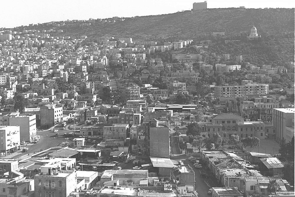 View of Haifa lower town and Mt. Carmel with Dan Carmel Hotel on top, June 3, 1963. (Fritz Cohen/GPO)