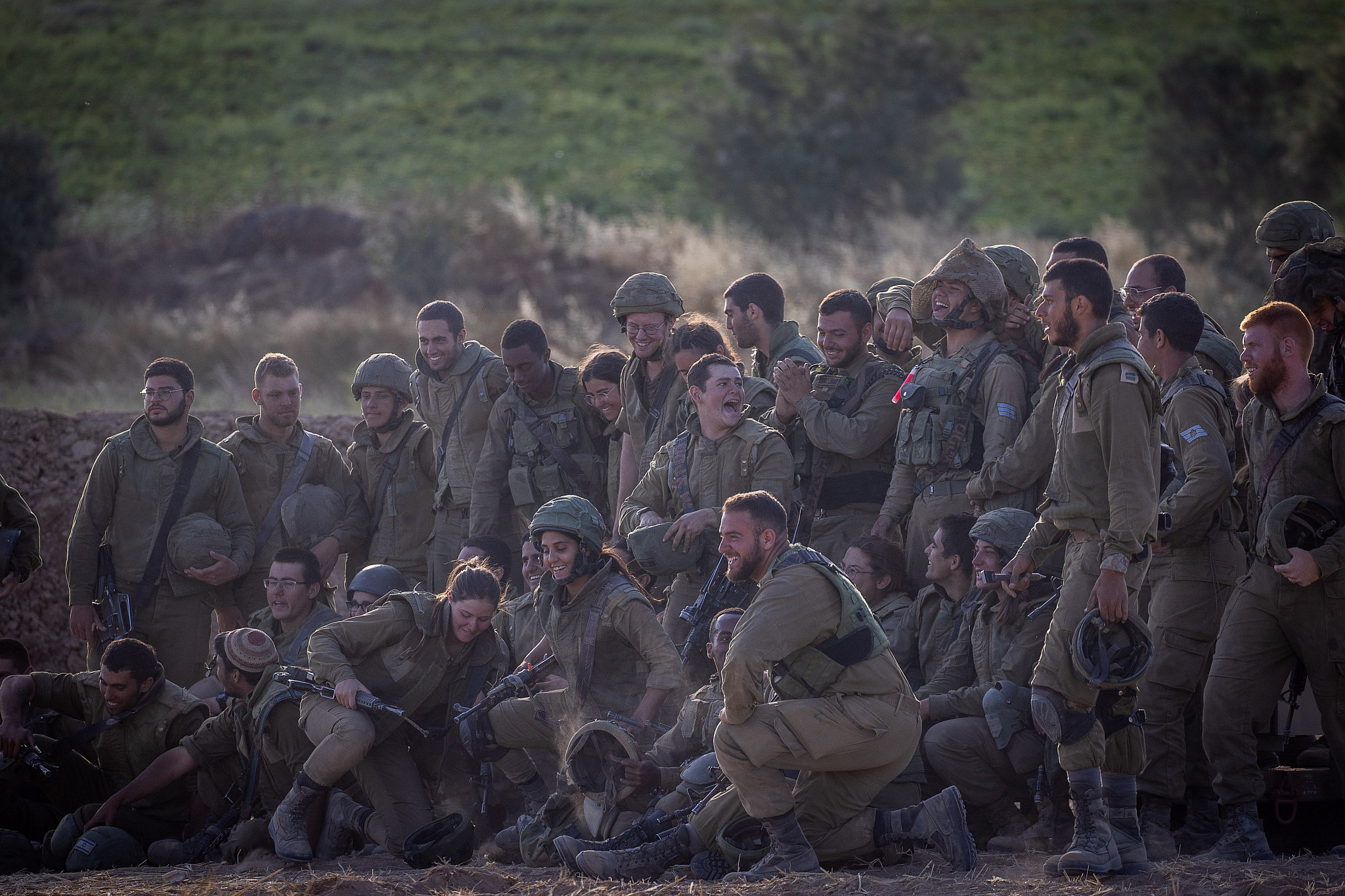 Israeli soldiers from the IDF Artillery Corps seen at a staging area near the Israeli border with Gaza on May 17, 2021. (Yonatan Sindel/Flash90)