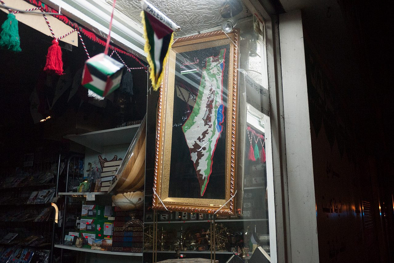 Palestinian souvenirs on sale in Neukölln's Sonnenallee, Berlin, Germany, June 7, 2012. (Sascha Pohflepp/CC BY 2.0)