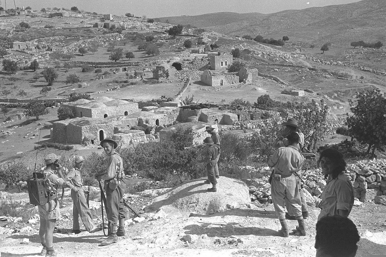 Israeli soldiers look over at the now-destroyed Palestinian village of Bayt Nattif, near Jerusalem, October 1948. (GPO)