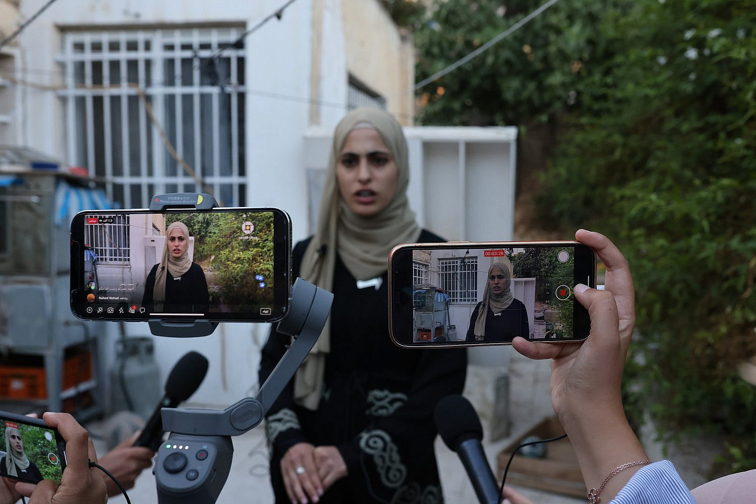 Prominent Palestinian activist Muna el-Kurd and her brother Mohammed return to their home in Sheikh Jarrah, Jerusalem, after being detained and interrogated by Israeli police, June 6, 2021. (Oren Ziv/Activestills)