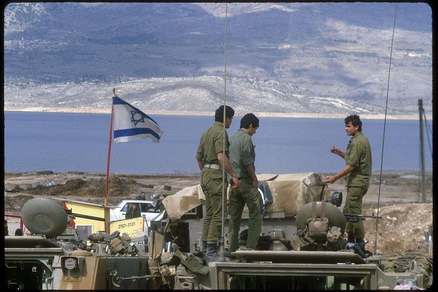 Israeli soldiers camp at Lake Karun in eastern Lebanon near the Syrian border, March 19 1985. (Yossi Zamir/Flash90)