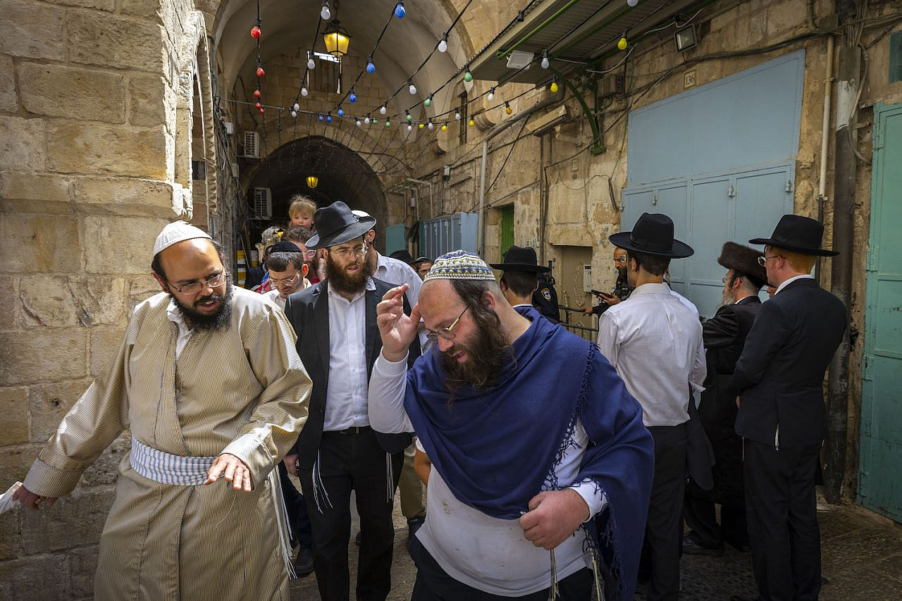 Far-right settlers seen after visiting Al-Aqsa compound in Jerusalem's Old City, April 18, 2022. (Olivier Fitoussi/Flash90)
