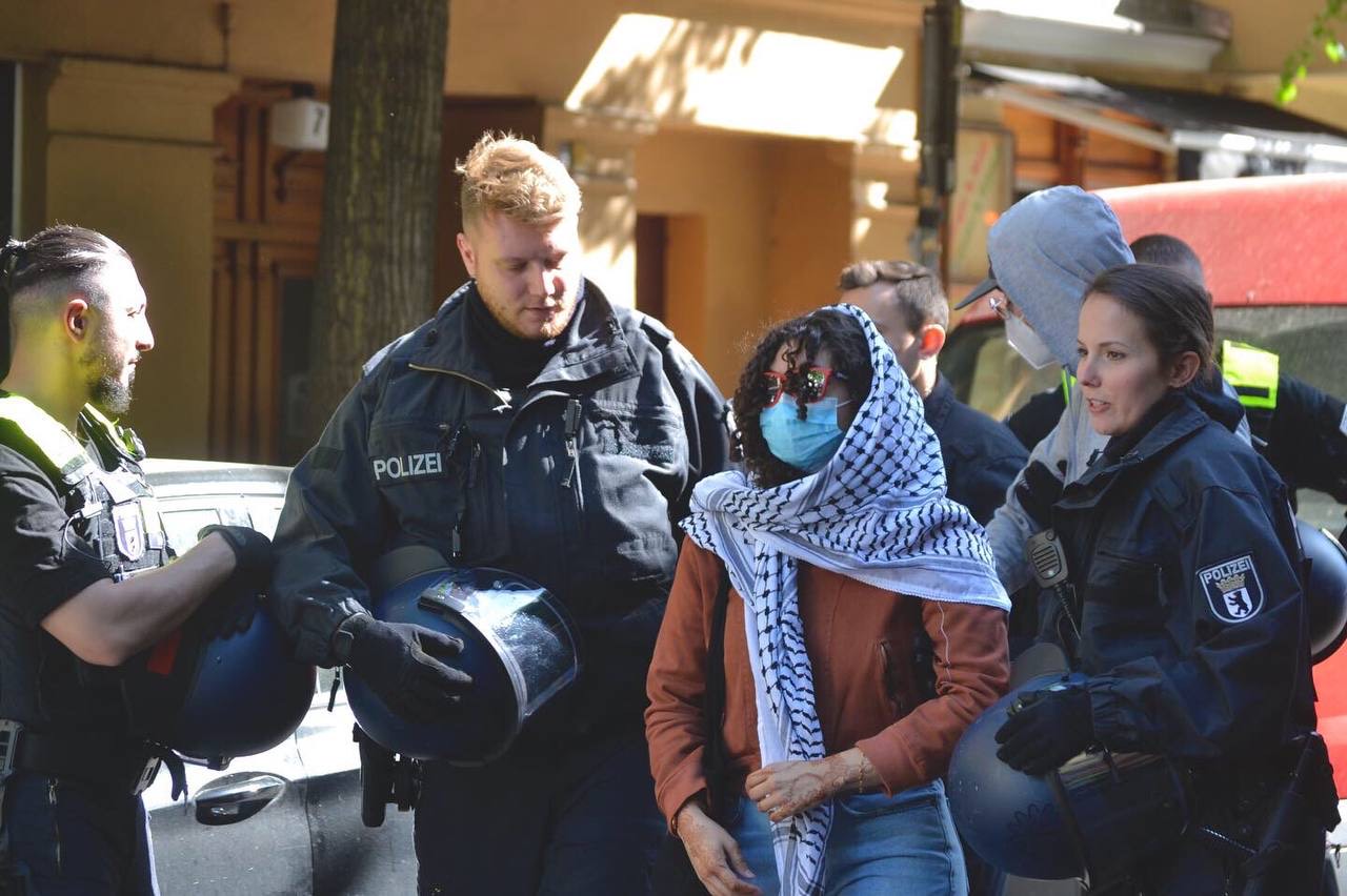 Berlin police arrest a Palestinian protester during a Nakba Day flash mob, after banning all commemorations of the day in the city, May 15, 2022. (@thequestionislysh)