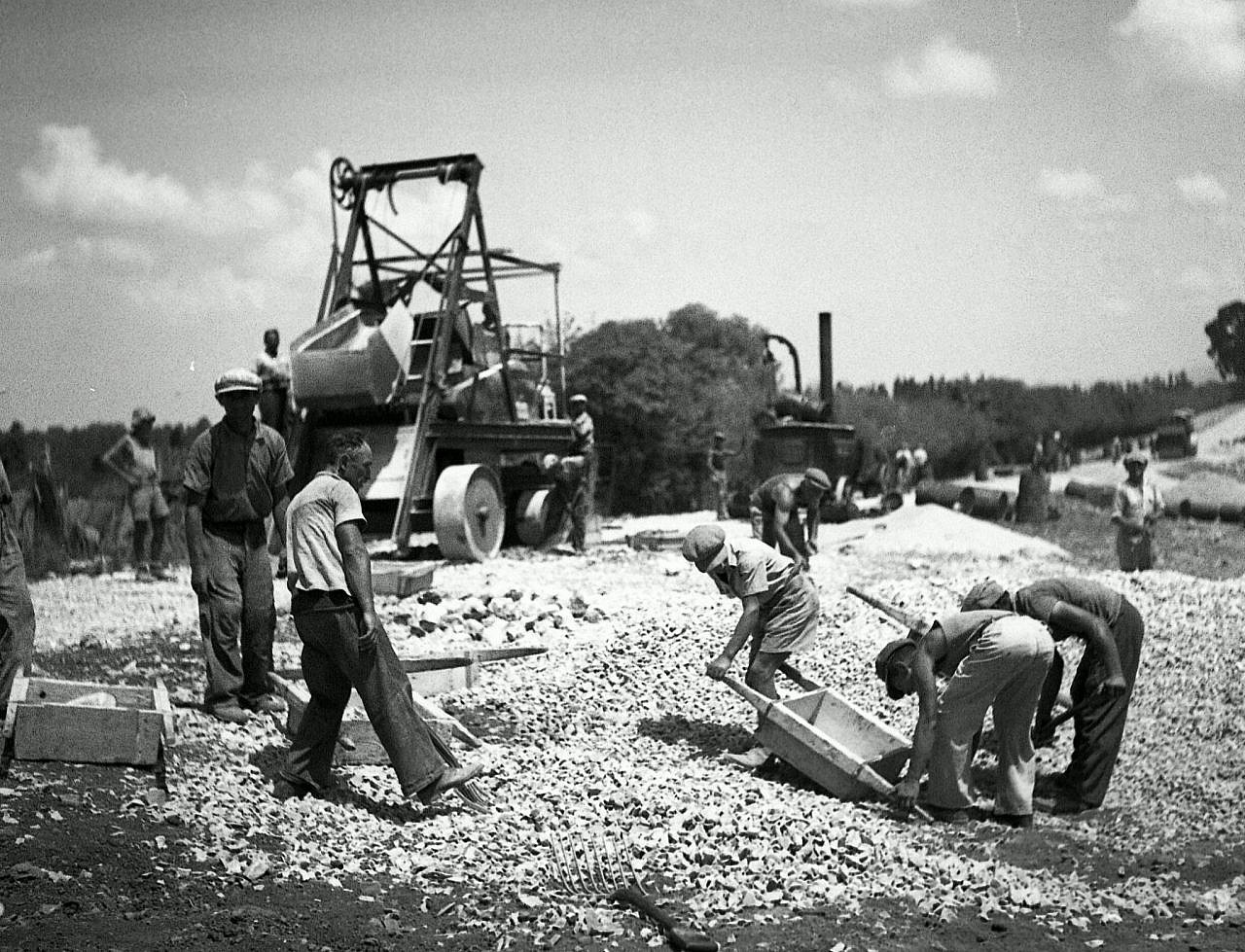 Paving the Jaffa-Haifa road in the 1930s. (Central Zionist Archives)
