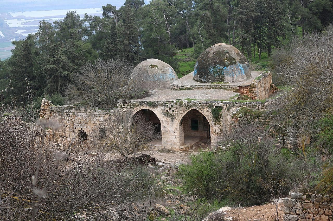 Il maqam appartenente al villaggio spopolato di Nabi Yusha, nell'alta Galilea.  (Ahmad Al-Bazz)