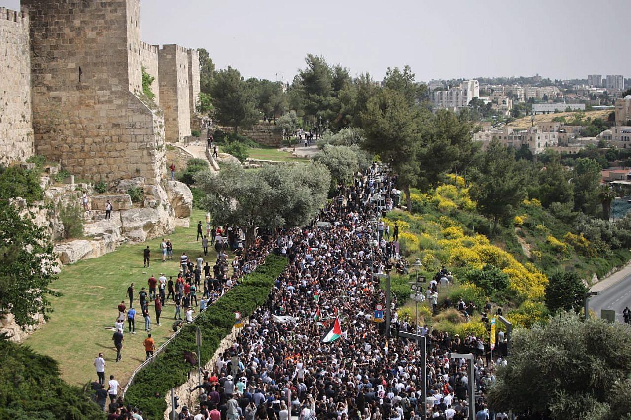 Tens of thousands of Palestinians take part in the funeral procession for Al Jazeera journalist Shireen Abu Akleh in Jerusalem, May 13, 2022. (Oren Ziv)