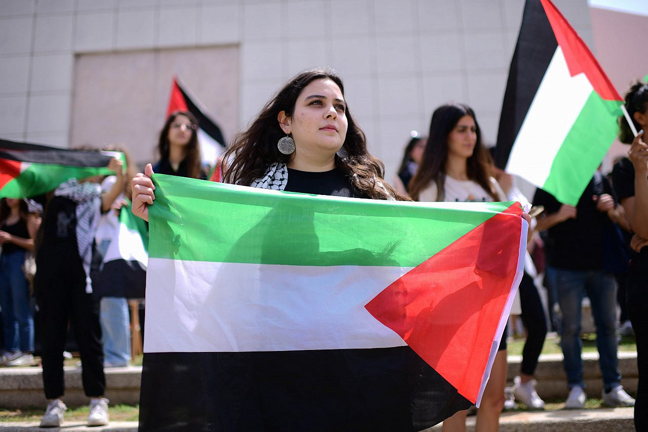 Palestinian students mark the 74th anniversary of the Nakba at Tel Aviv University, May 15, 2022. (Tomer Neuberg/Flash90)